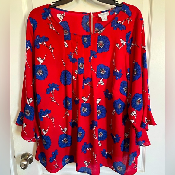 3/4 SLEEVE FLOWY WOMENS PLUS TOP 3x LIZ CLAIBORNE RED with BLUE FLOWERS - Picture 1 of 4